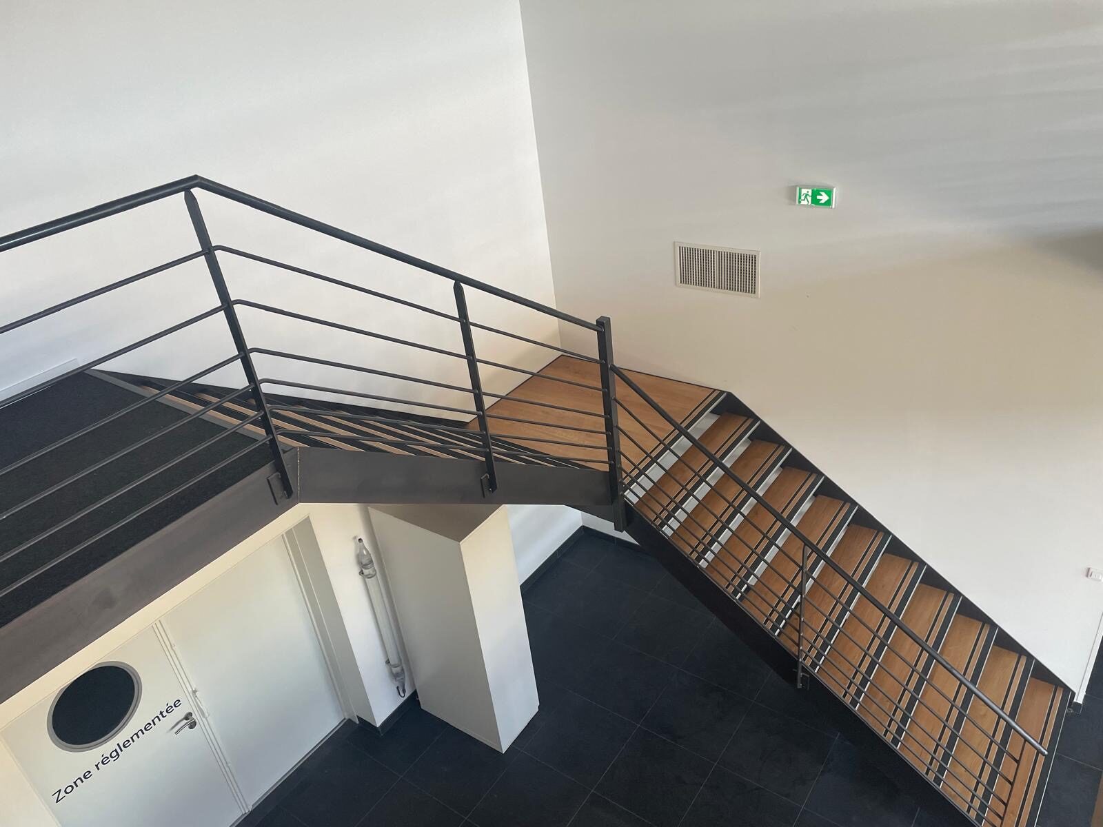 Escalier en bois sur mesure avec garde-corps
