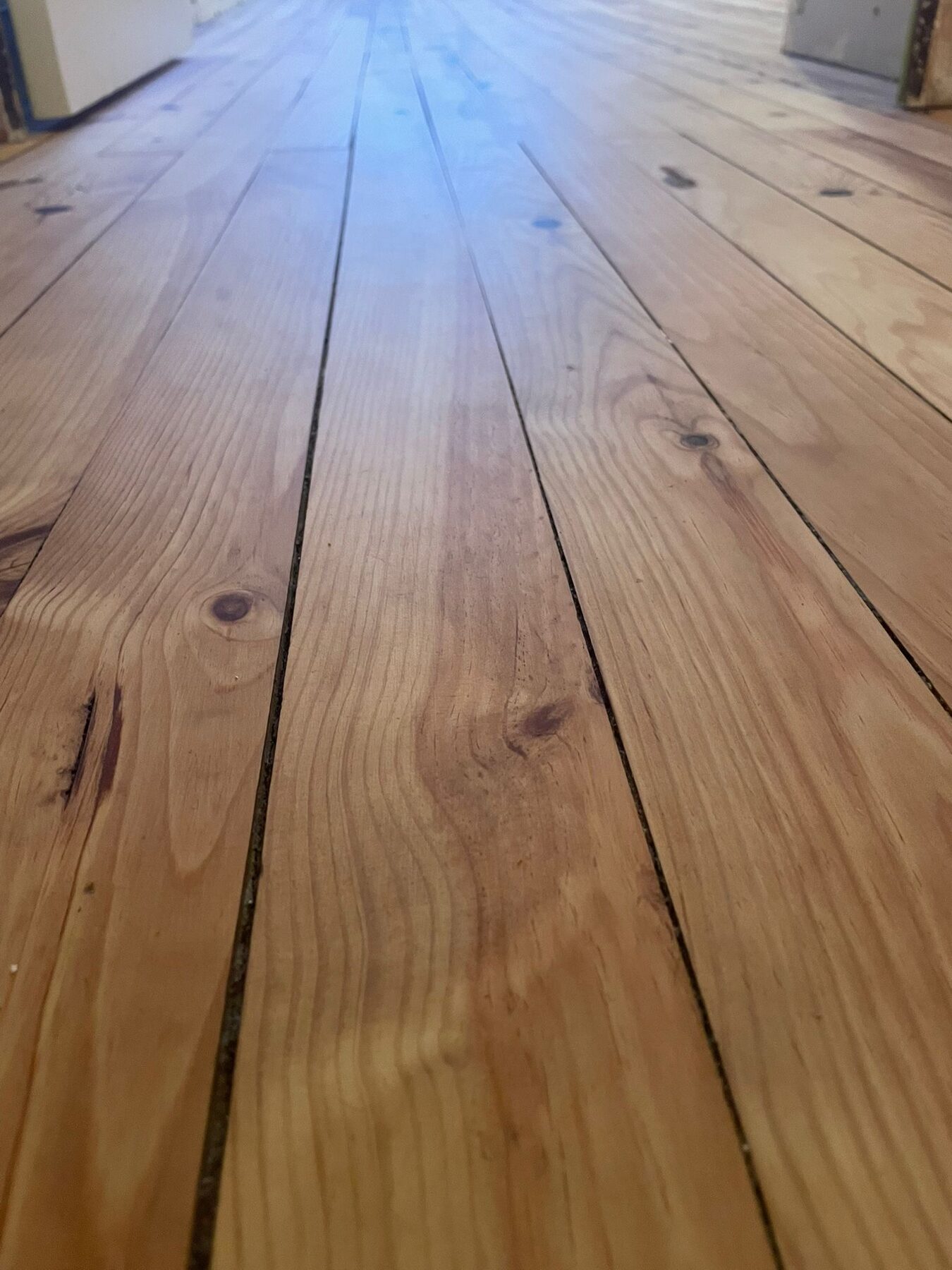 Parquet en bois massif posé sur mesure